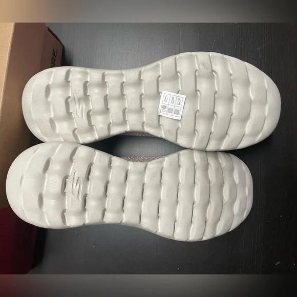 Sketchers GoWalk JOY *Excellent Condition*. Size 9 Womens - Picture 3 of 9